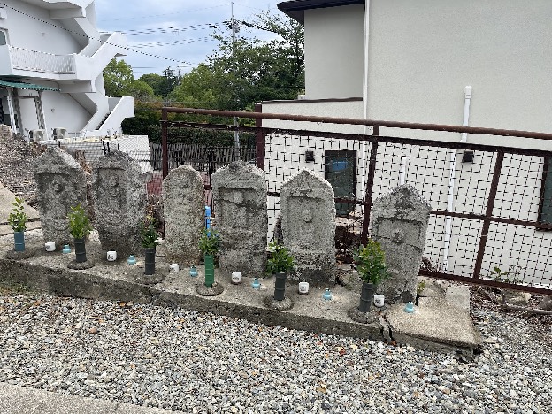 寺畑墓地の石仏