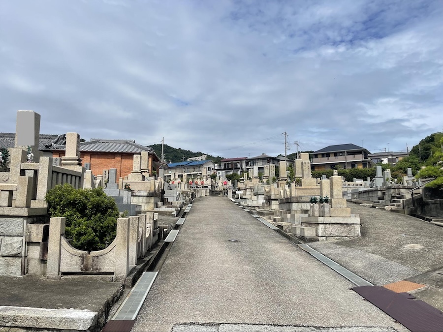 火打墓地の参道