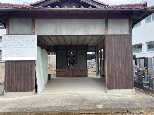 寺畑墓地の御堂