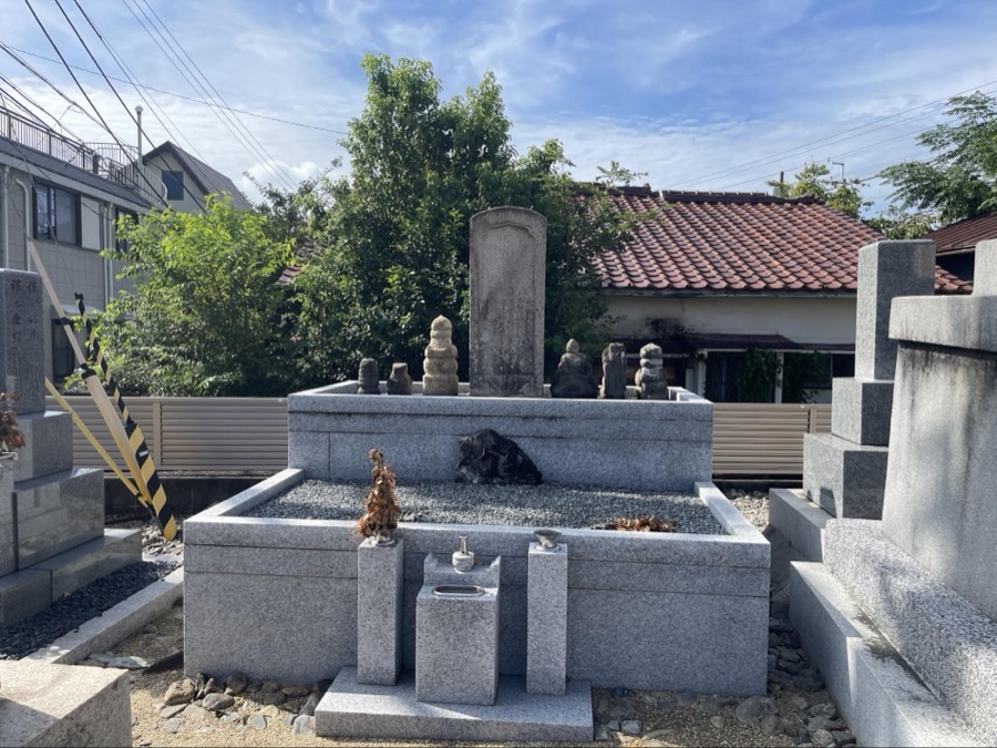 小花霊園の無縁塚