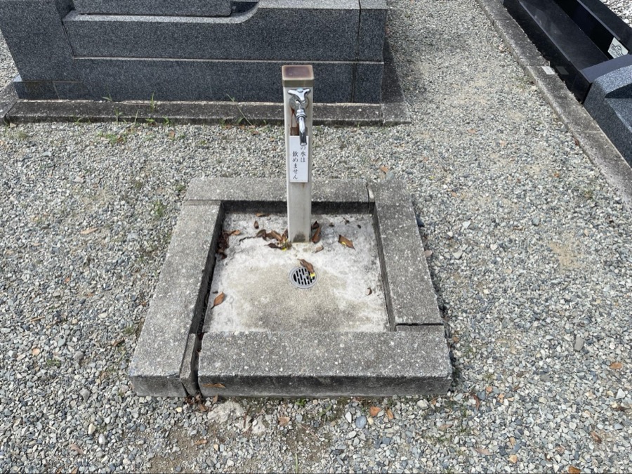 川西市公営霊園の水汲み場